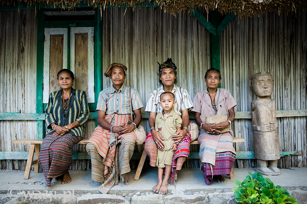 18. Indonezja, Timor Zachodni. Portret rodziny królewskiej z Boti.  (listopad 2014)