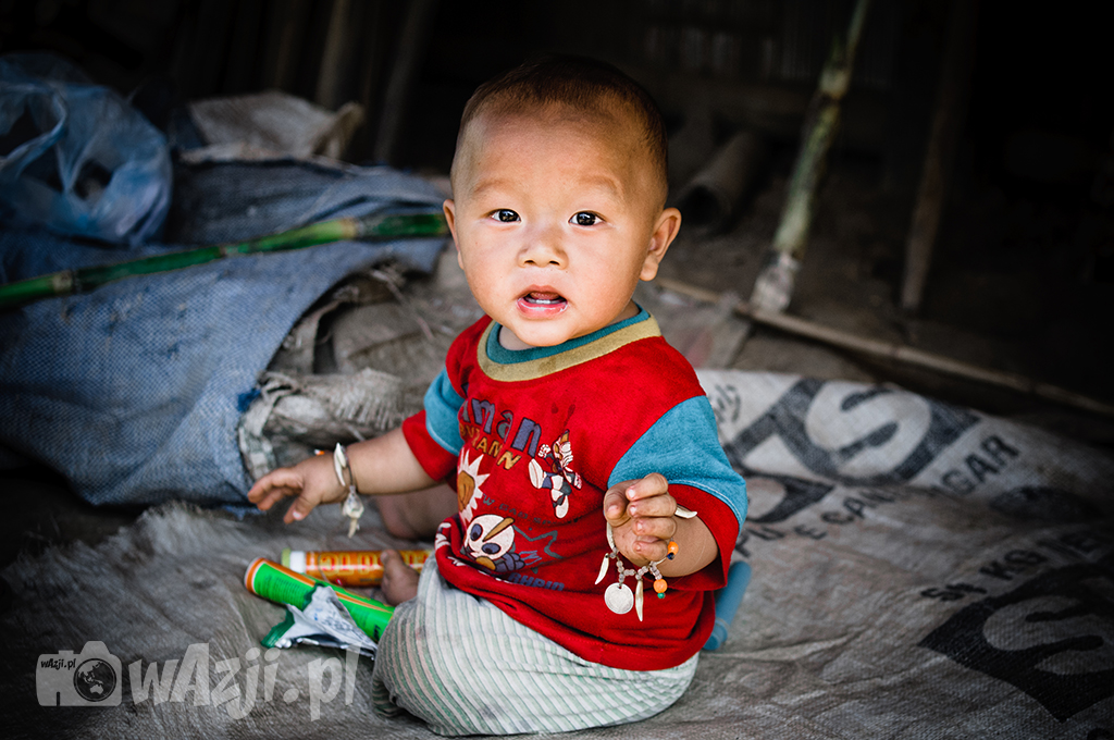 Mały człowiek z ludu Hmong.