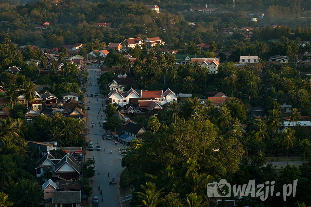 Widok na Luang Prabang ze wzgórza Phu Si.