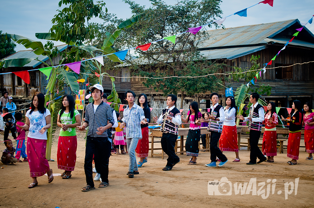 Impreza we wiosce Akha w Muang Sing.